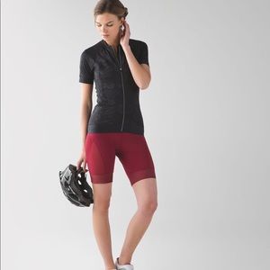 Lululemon Leader of the Pack Cycling shorts - sz 4